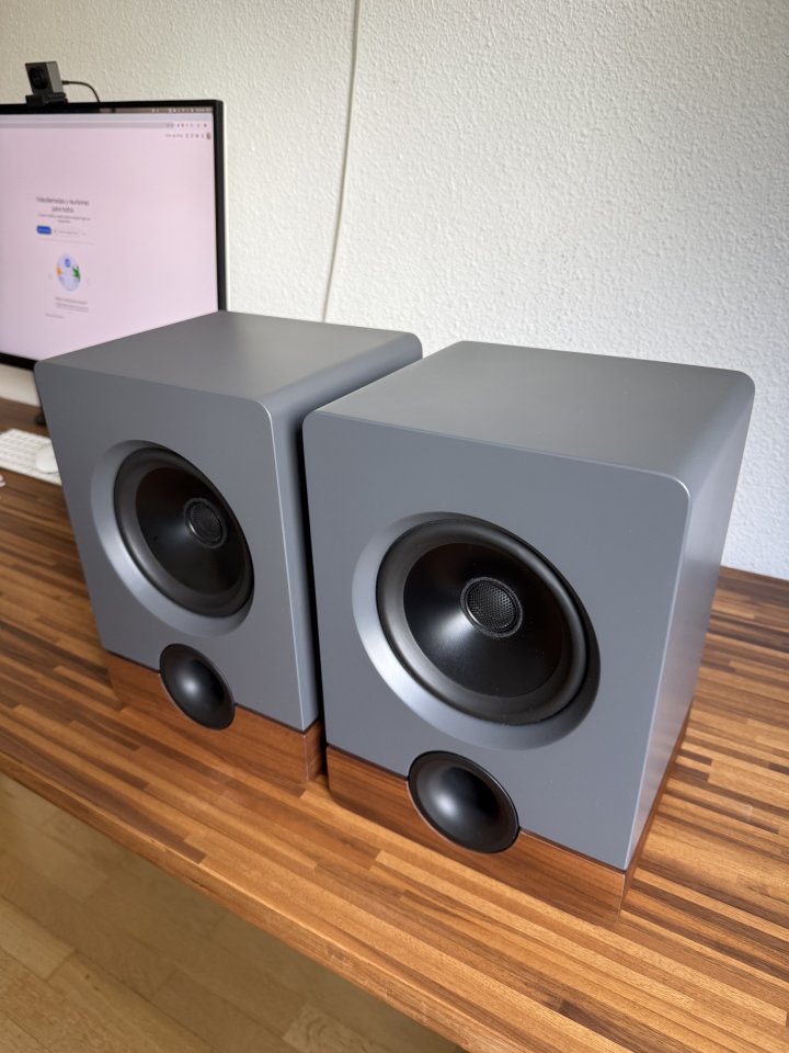 Monitores de estudio activos Output Frontier de segunda mano · Foto 4 de 7 · Madrid · 1200 €