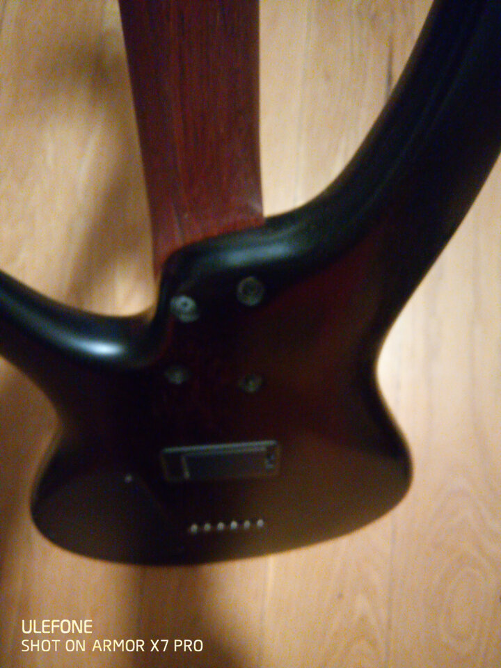 Bass VI  Ibanez SRC6 con previo Aguilar OBP-3tK/PP y 2 Aguilar DCB G3