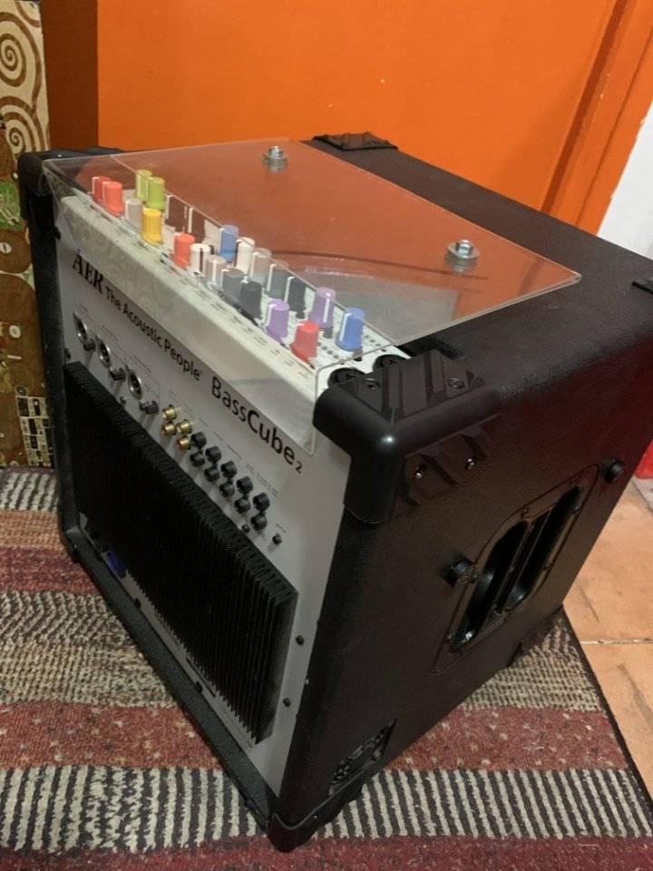 AER BassCube 2 (combo de bajo alemán de boutique 550W) "recustomizado" de segunda mano · Foto 1 de 10 · Cantabria · 1650 €