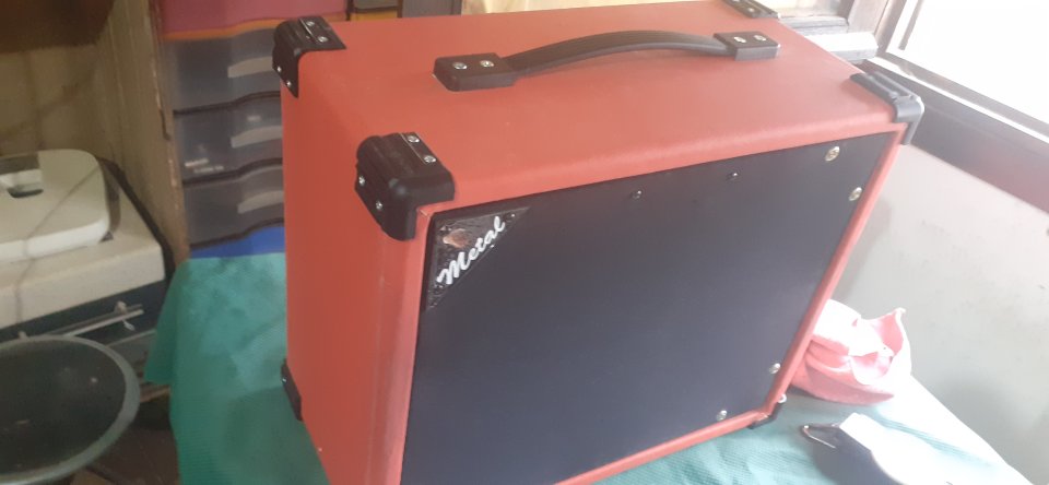 Tres últimas pantallas 1x12 artesanales en tolex, azul, rojo y color cobre