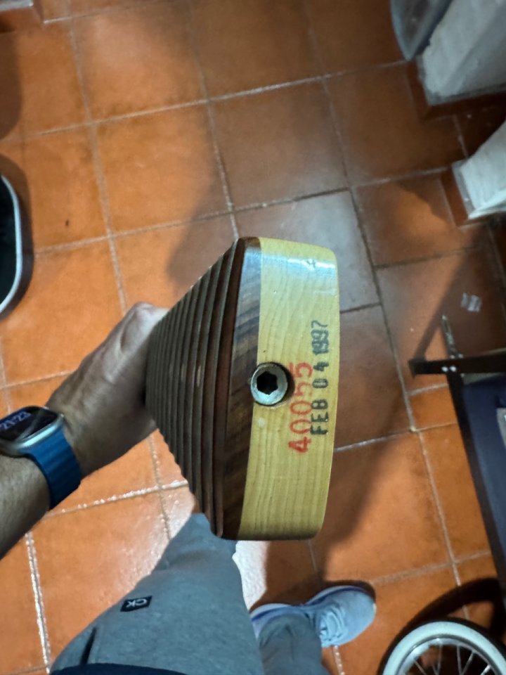 Fender jazz bass v 1997 sunburst de segunda mano · Foto 7 de 9 · Valladolid · 1550 €