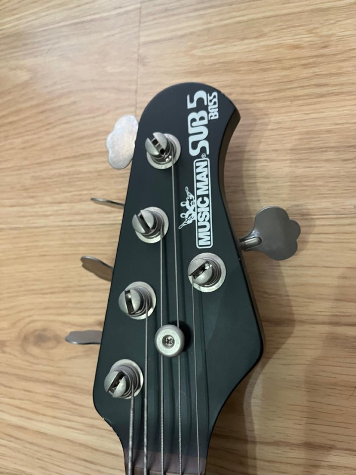 Bajo eléctrico Ernie ball musicman sub 5 de segunda mano · Foto 5 de 7 · Murcia · 1250 €