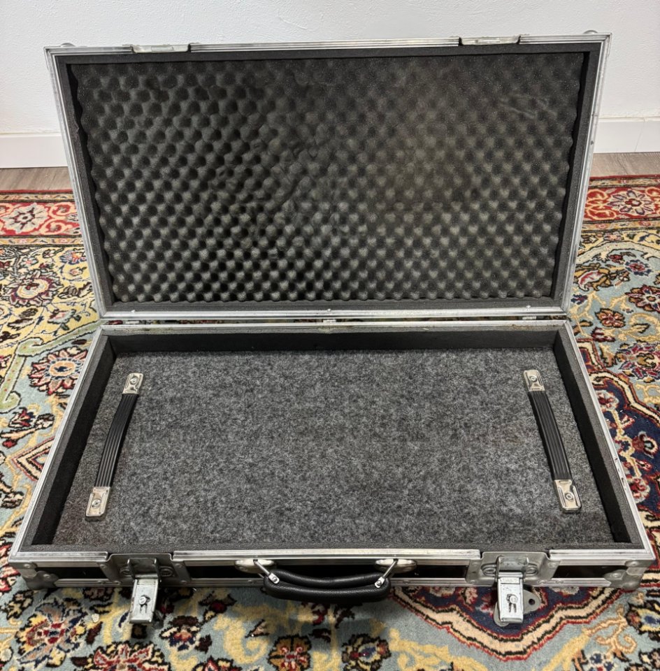 Flight case para pedales/pedalera de segunda mano · Foto 1 de 4 · Málaga · 120 €