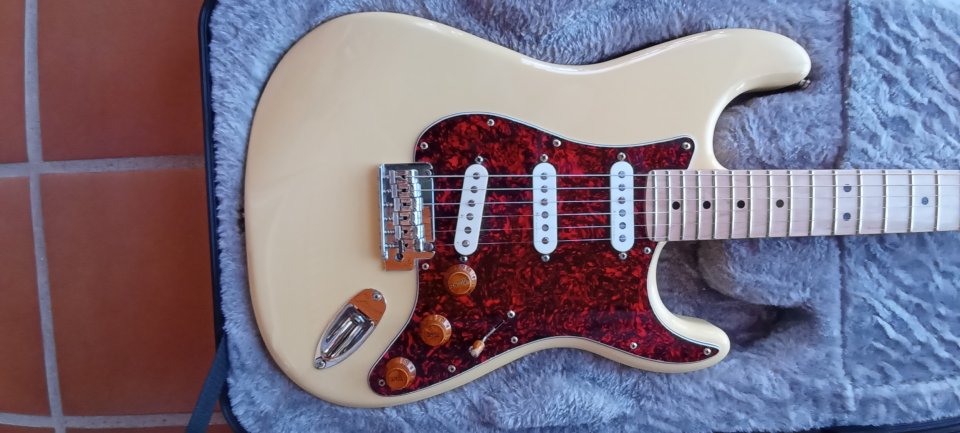 Fender stratocaster buttercream