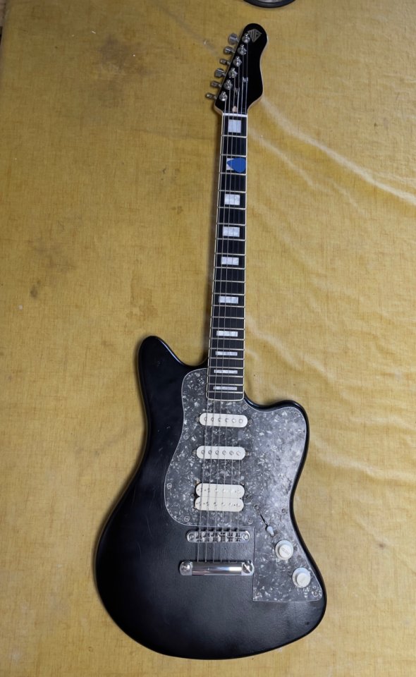 Guitarra estilo jazzmaster de segunda mano · Foto 6 de 9 · Madrid · 120 €