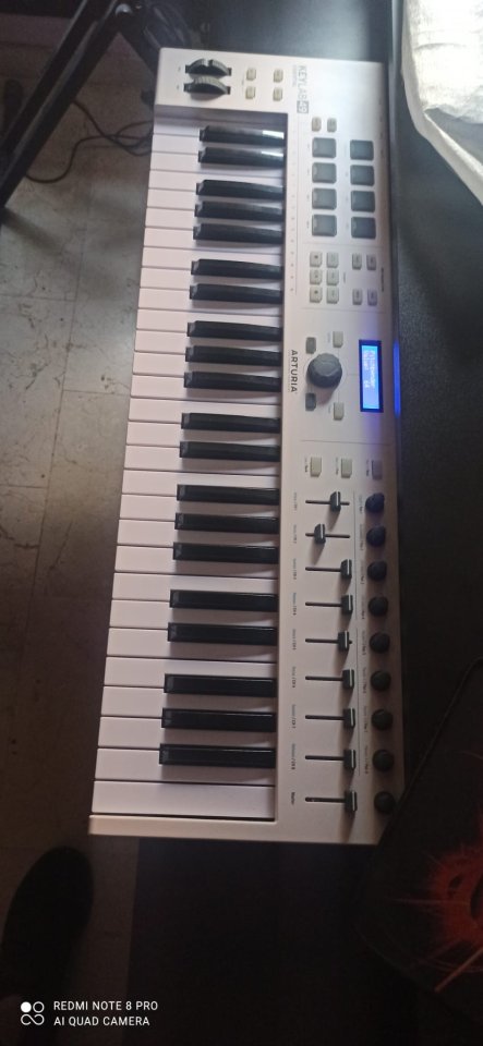 Teclado midi Arturia essential 49 Mk2