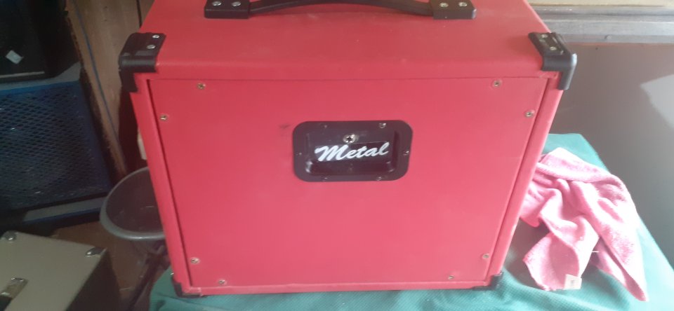 Tres últimas pantallas 1x12 artesanales en tolex, azul, rojo y color cobre