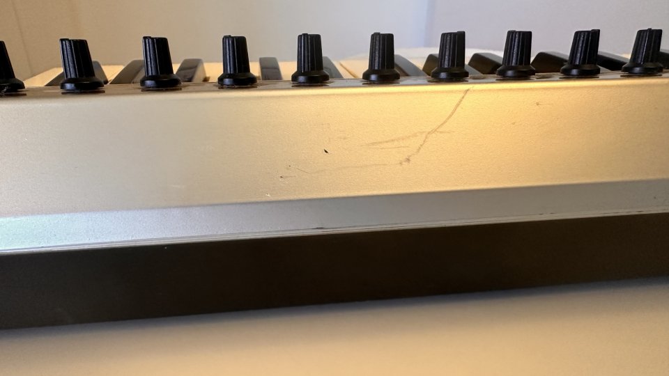 Teclado Midi Evolution MK-361 + Flightcase de segunda mano · Foto 4 de 10 · Cáceres · 180 €