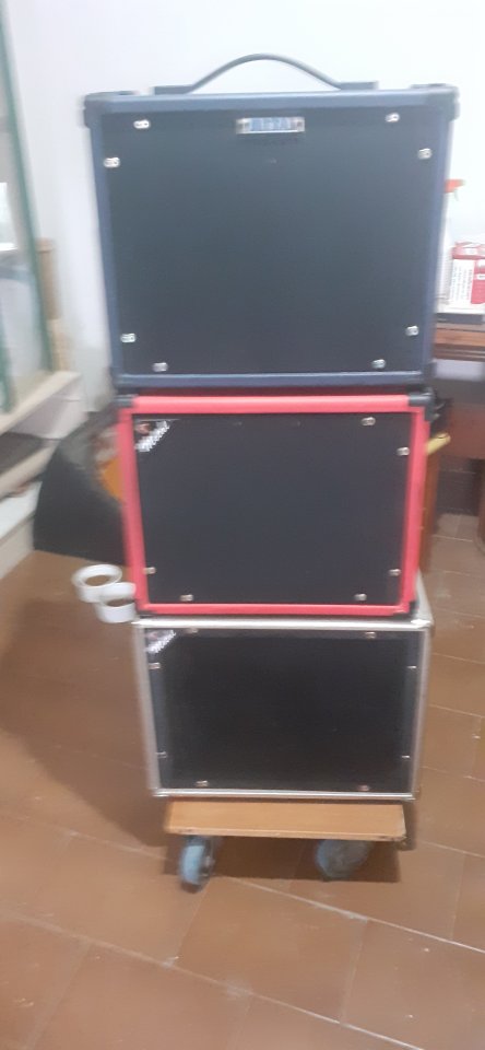 Tres últimas pantallas 1x12 artesanales en tolex, azul, rojo y color cobre