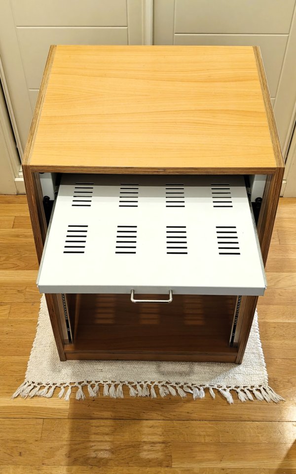 Mueble Rack de Madera | 19" | 14U | Incluye Bandejas Metálicas