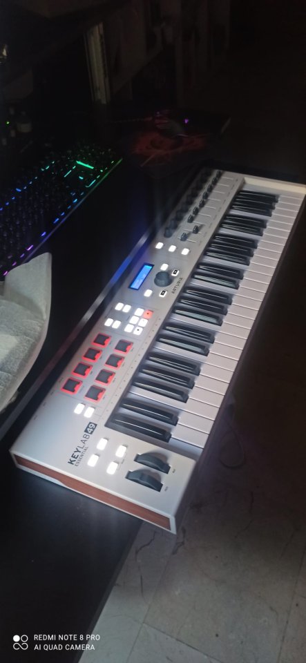 Teclado midi Arturia essential 49 Mk2