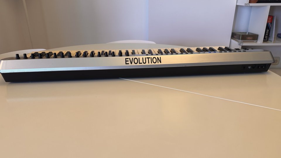 Teclado Midi Evolution MK-361 + Flightcase de segunda mano · Foto 6 de 10 · Cáceres · 180 €