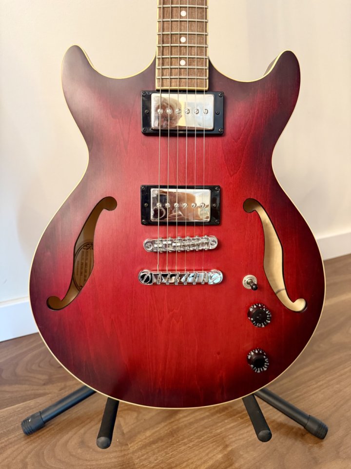Vendo Ibanez Artcore AM53 SRF Impecable – Mejorada con P90 de segunda mano · Foto 3 de 10 · Valencia · 260 €