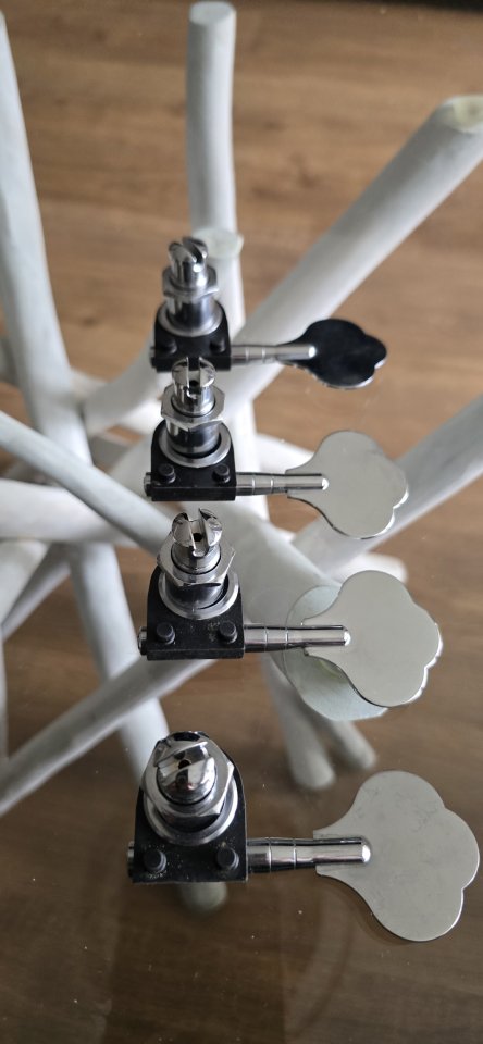 Set clavijeros bajo Fender