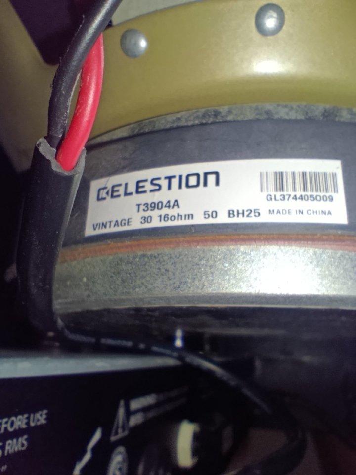 Celestion V30 12" 16 ohm de segunda mano · Foto 2 de 2 · Badajoz · 100 €