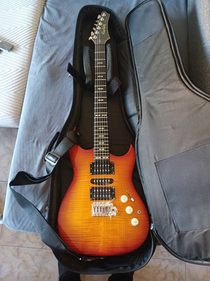 Hagstrom Ultralux XL5
