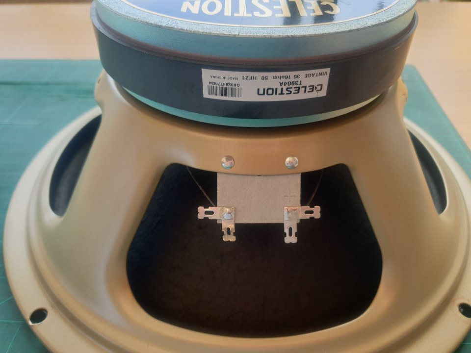 Celestion V30 de 16 ohm