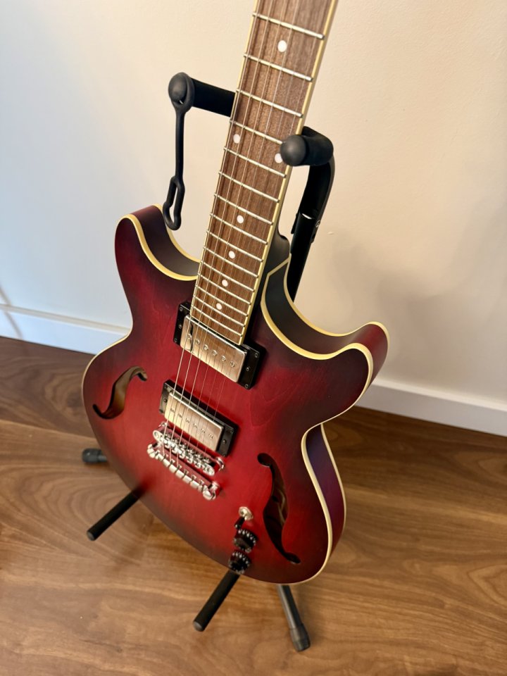 Vendo Ibanez Artcore AM53 SRF Impecable – Mejorada con P90 de segunda mano · Foto 7 de 10 · Valencia · 260 €