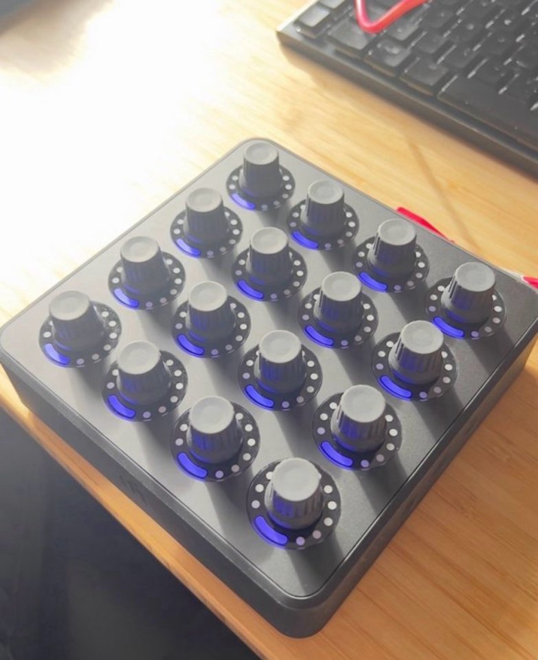 MIDI fighter twister