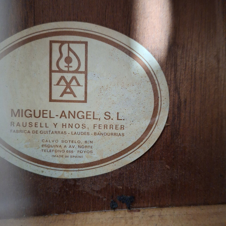 Vendo guitarra antigua de segunda mano · Foto 5 de 5 · Madrid · 200 €