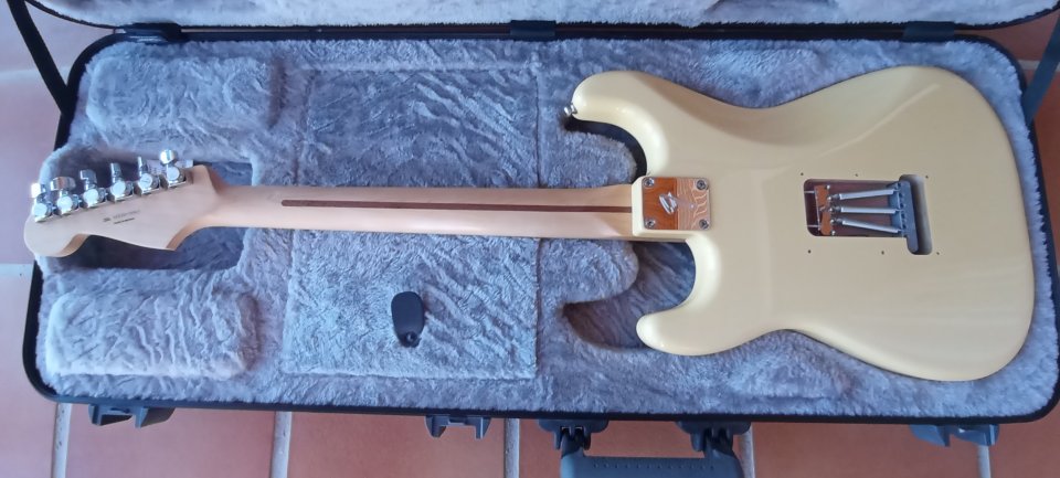 Fender stratocaster buttercream