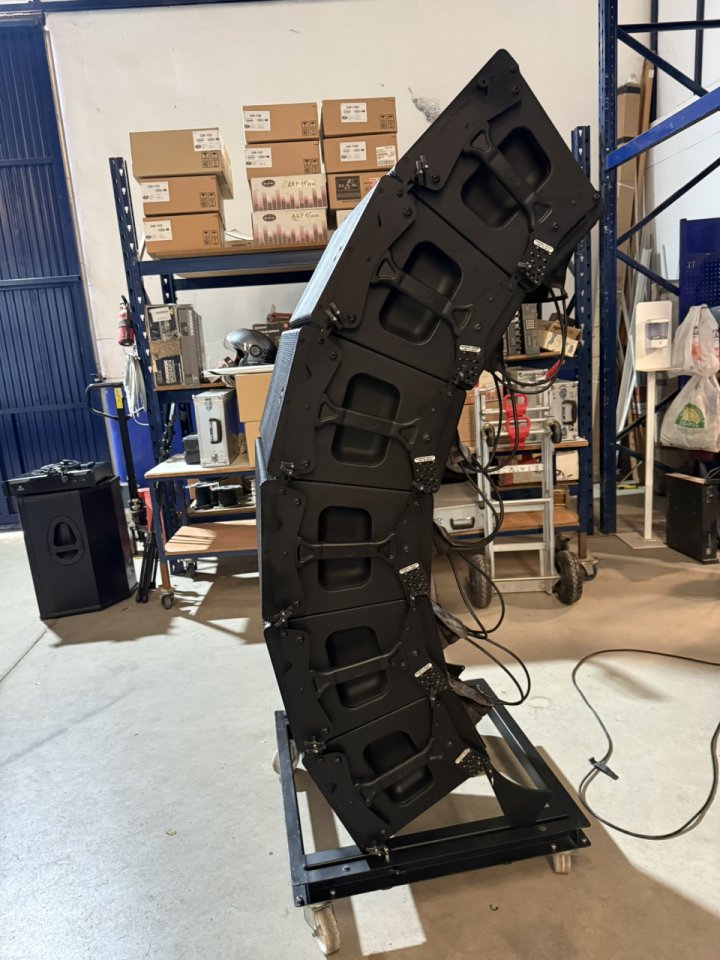 Equipo DAS Aero 12 Line Array muy cuidado