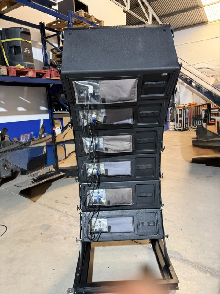 Equipo DAS Aero 12 Line Array muy cuidado