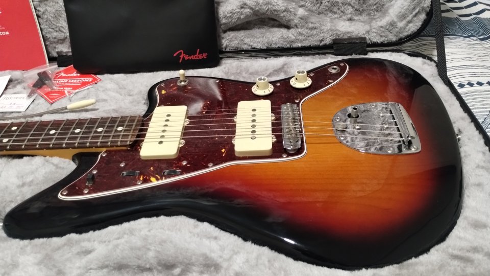 Guitarra eléctrica Fender Jazzmaster American Pro II  y case Fender Deluxe