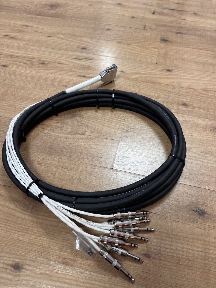 Mangueras dSub25 DB25. de segunda mano · Foto 1 de 3 · Bizkaia · 70 €