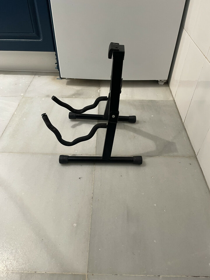 Soporte de pie para guitarra