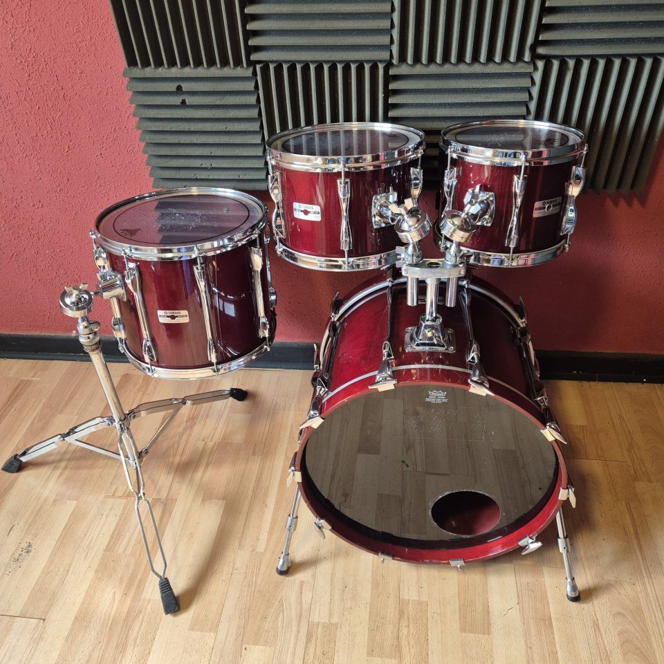 Batería YAMAHA 9000 Recording Custom Cherry Wood de segunda mano · Foto 4 de 6 · Cantabria · 2750 €