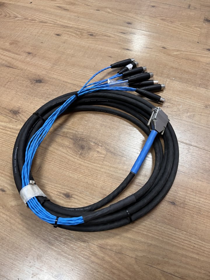 Mangueras dSub25 DB25. de segunda mano · Foto 2 de 3 · Bizkaia · 70 €