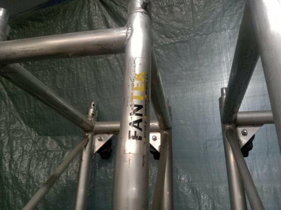 Truss Fantek de uso Privado.60 x 40 x 2,45 cm. largo.