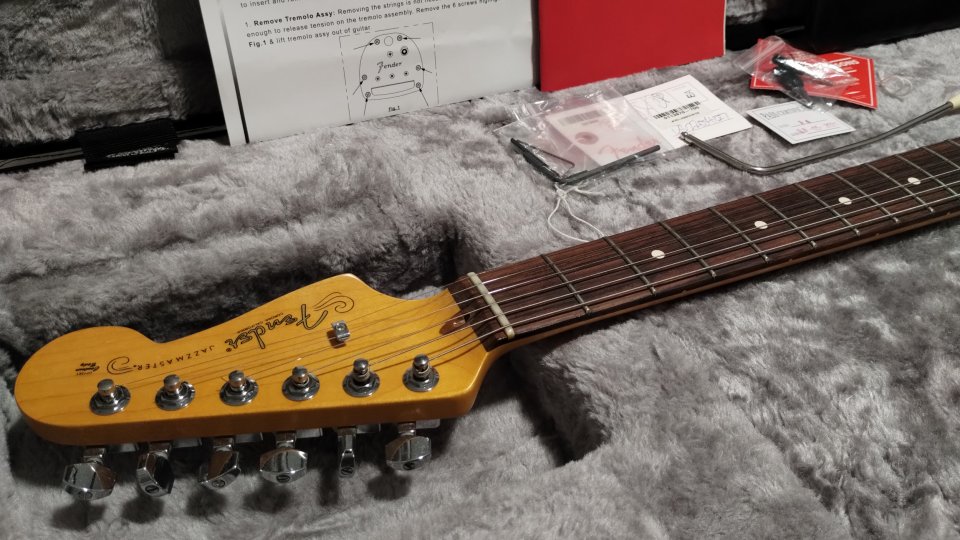 Guitarra eléctrica Fender Jazzmaster American Pro II  y case Fender Deluxe