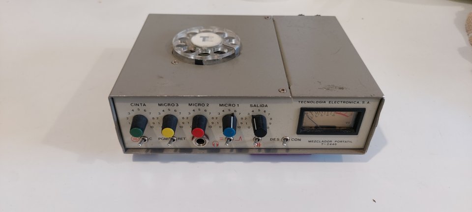 Unidad móvil T-2446 ITAME ex SER, mixer, monitor, llamador 70s y 80s