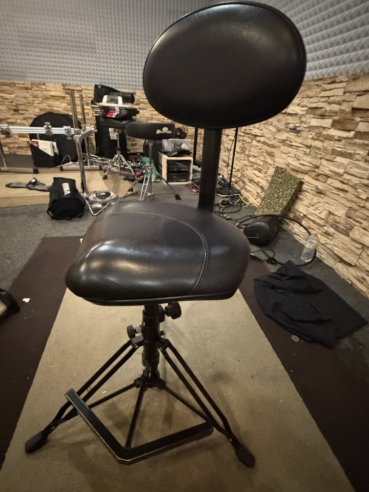 Silla para batería König & Meyer 14056 de segunda mano · Foto 1 de 6 · Madrid · 120 €