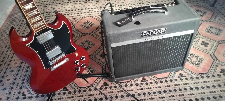 Conjunto Gibson SG Standard USA 2007 + Fender Bassbreaker 15w válvulas de segunda mano · Foto 1 de 6 · Madrid · 1550 €