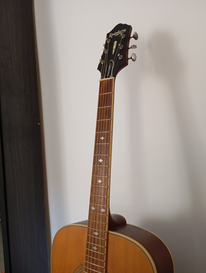 Guitarra Acústica Epiphone Masterbilt DR-500M de segunda mano · Foto 4 de 10 · Valencia · 450 €