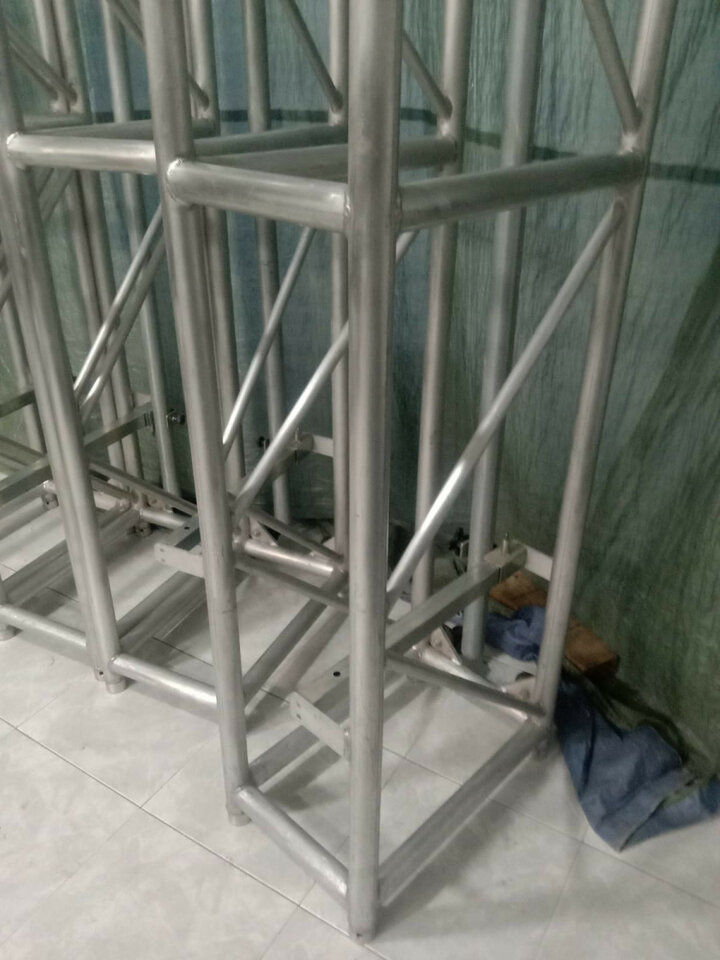 Truss Fantek de uso Privado.60 x 40 x 2,45 cm. largo.