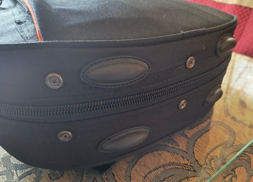 Estuche de Foam Ashton Arm2400gs con envío de segunda mano · Foto 4 de 7 · Sevilla · 52 €