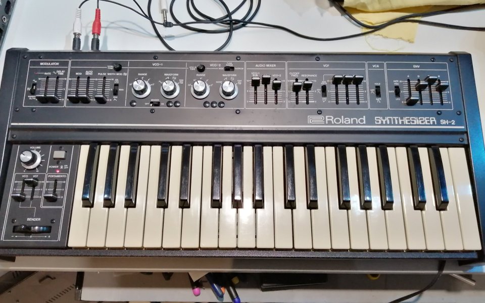 Roland SH2