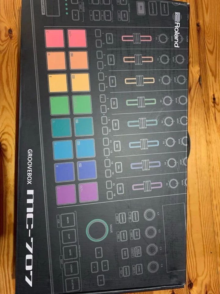 Roland MC-707