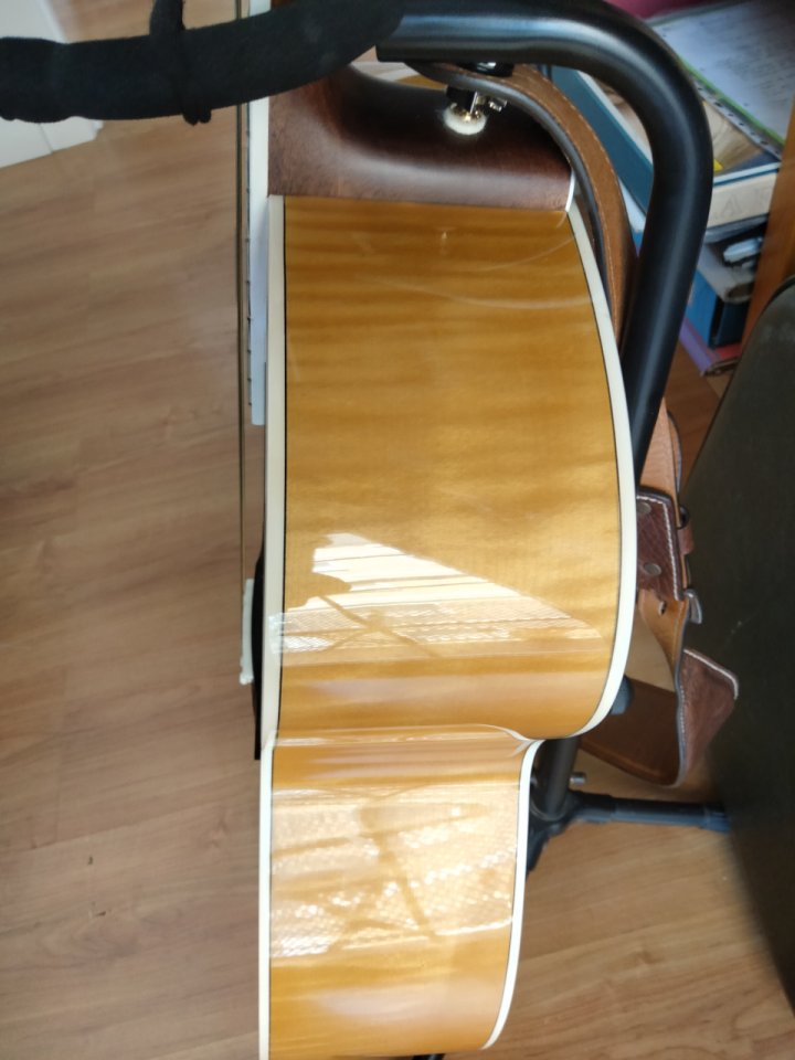 Guild F 250 E Deluxe Blonde de segunda mano · Foto 4 de 9 · Murcia · 500 €