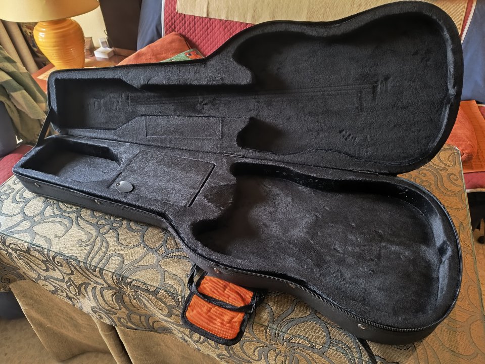 Estuche de Foam Ashton Arm2400gs con envío de segunda mano · Foto 6 de 7 · Sevilla · 52 €