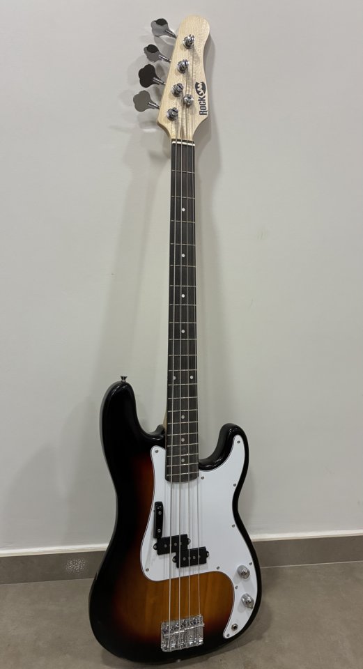 Bajo eléctrico de segunda mano · Foto 1 de 4 · Zaragoza · 120 €