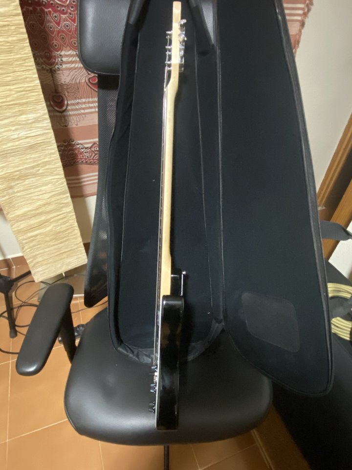 Guitarra de viaje Traveler de segunda mano · Foto 5 de 8 · Madrid · 100 €