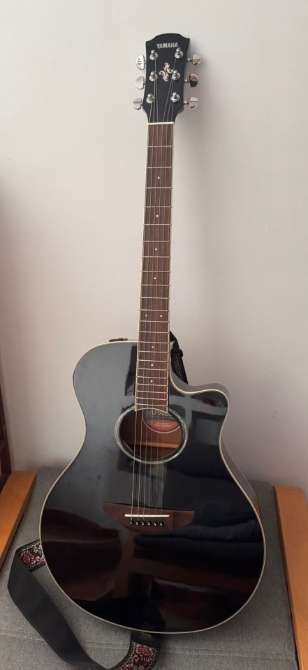 Guitarra Acústica Yamaha