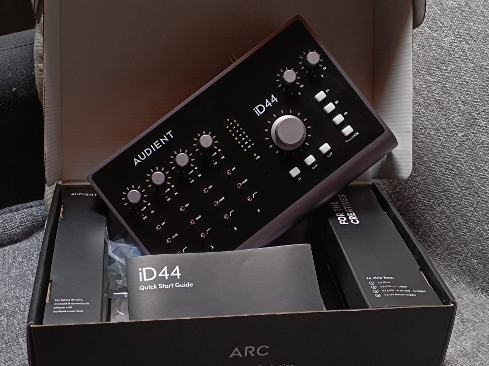 Audient iD44 MK2 de segunda mano · Foto 1 de 5 · Cantabria · 395 €
