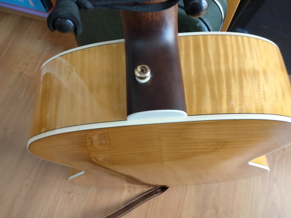 Guild F 250 E Deluxe Blonde de segunda mano · Foto 7 de 9 · Murcia · 500 €