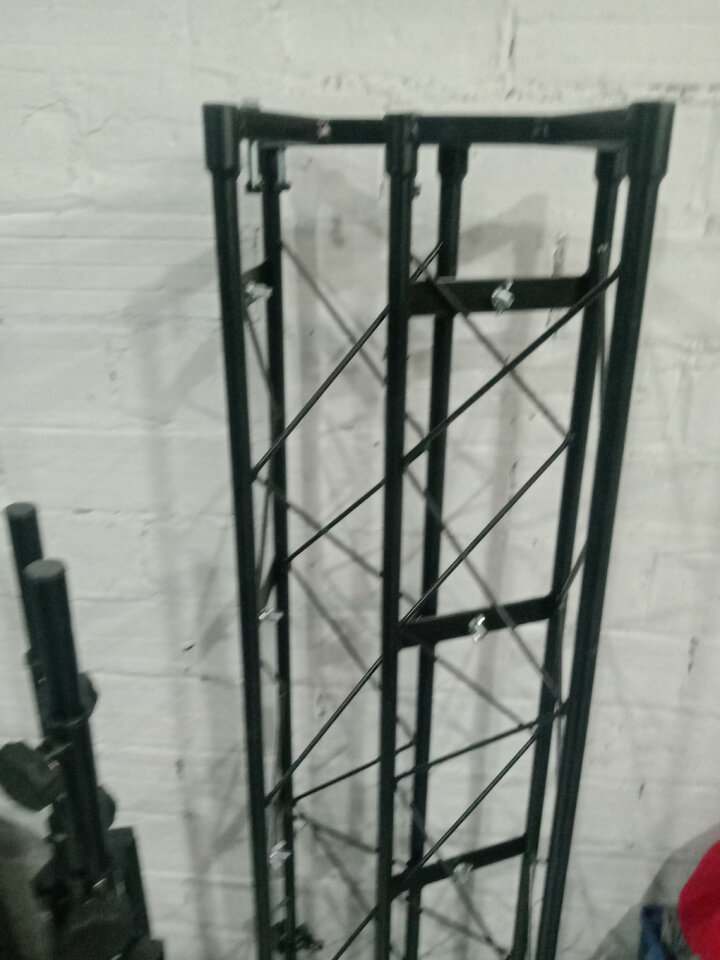 En venta puente pequeño Trilite 4 tramos negro. de Demo. de segunda mano · Foto 2 de 3 · Barcelona · 320 €